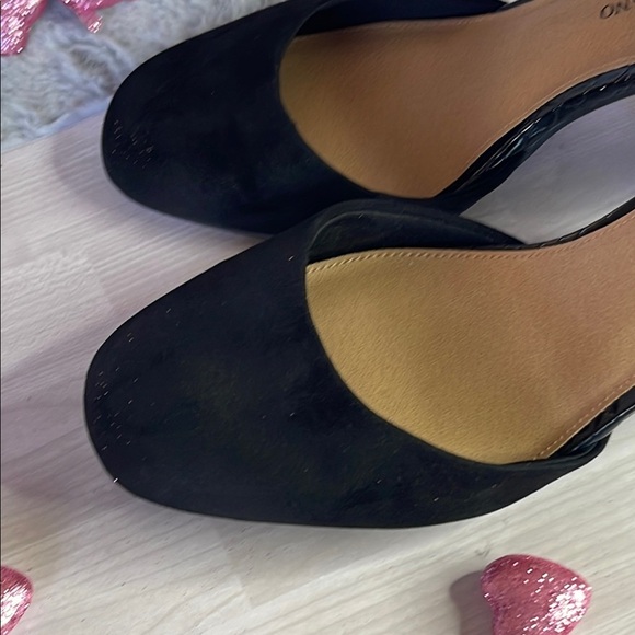 Christian Siriano Black Heels with Pointed Toe and Ankle Strap - Picture 6 of 9